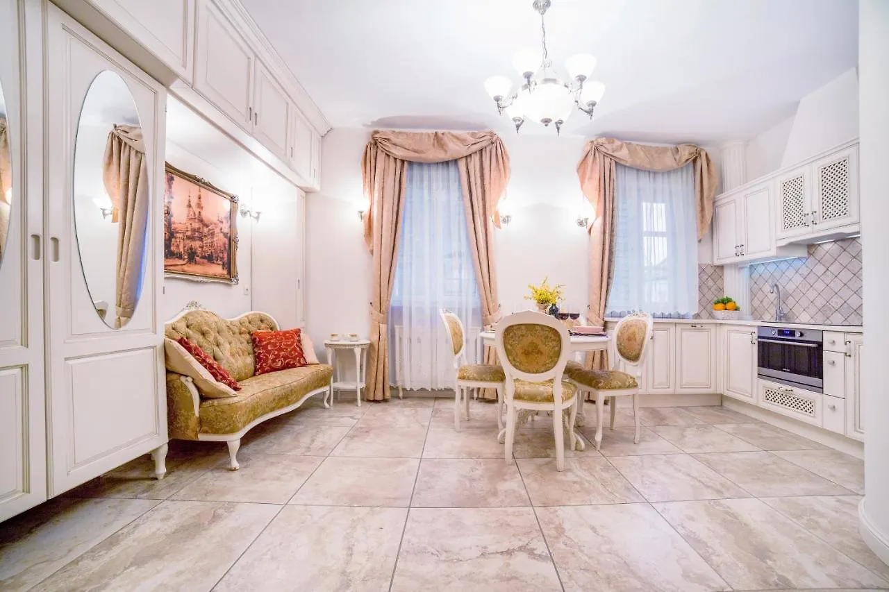 Empire Apartment Warszawa Polen